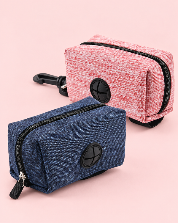 Porta Cata Caca Pipet rosa e azul-marinho sobre fundo rosa suave